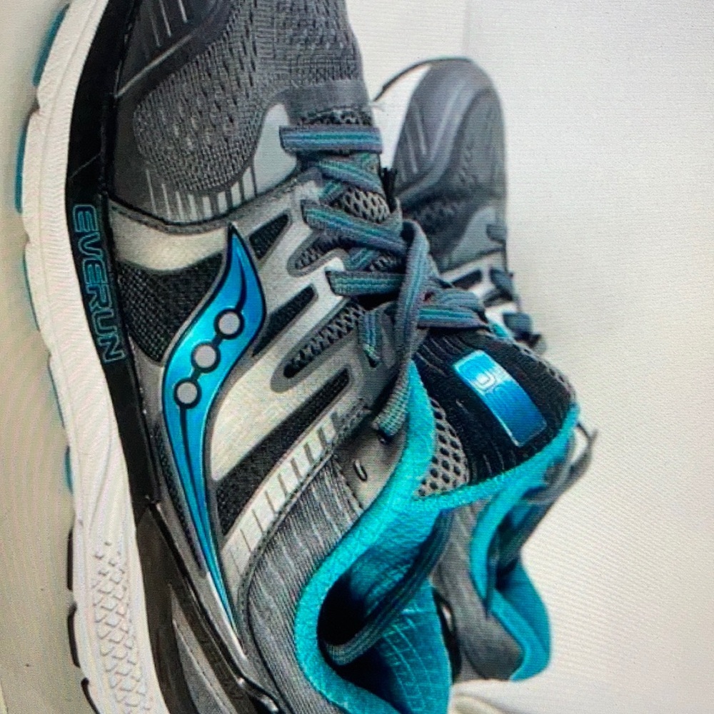 Saucony redeemer iso Fit women’s size 6 wide running shoes